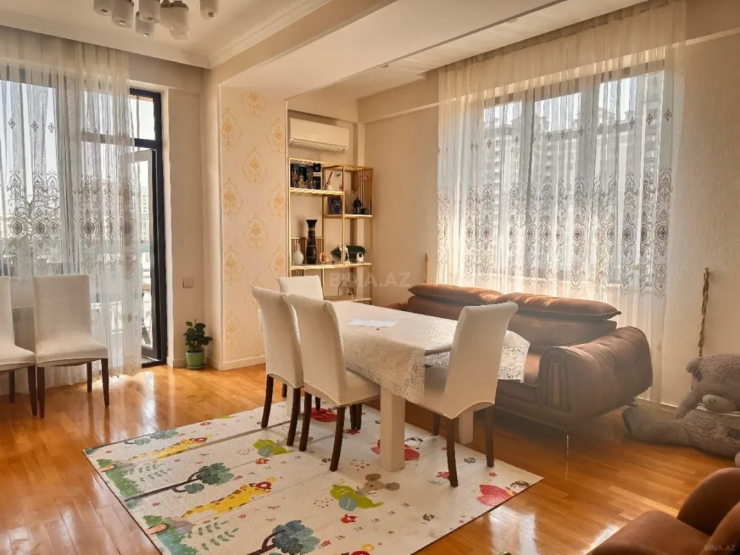 Satılır 3 otaqlı mənzil 140 m²