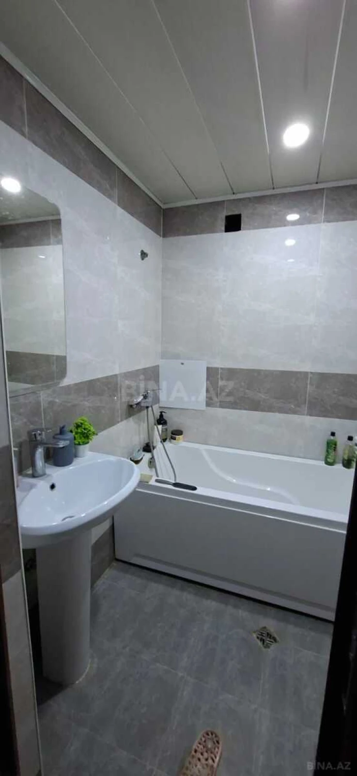 Satılır 2 otaqlı mənzil 90 m²