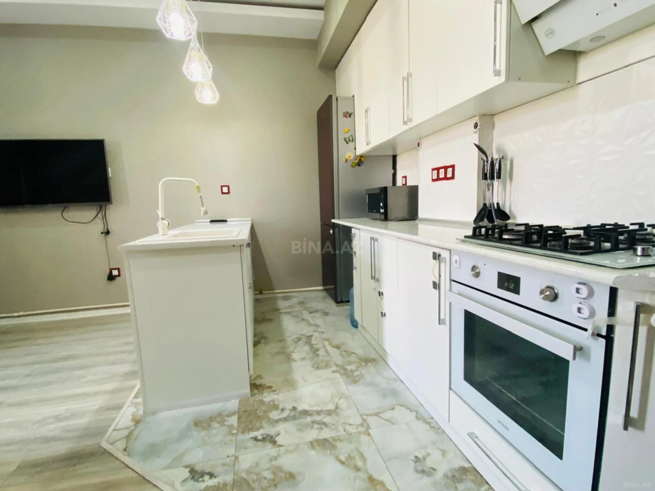Kirayə verilir 3 otaqlı mənzil 108 m²