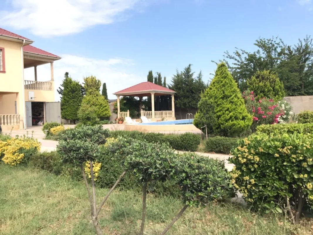 Satılır 6 otaqlı həyət evi 250 m²
