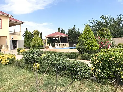 Satılır 6 otaqlı həyət evi 250 m²