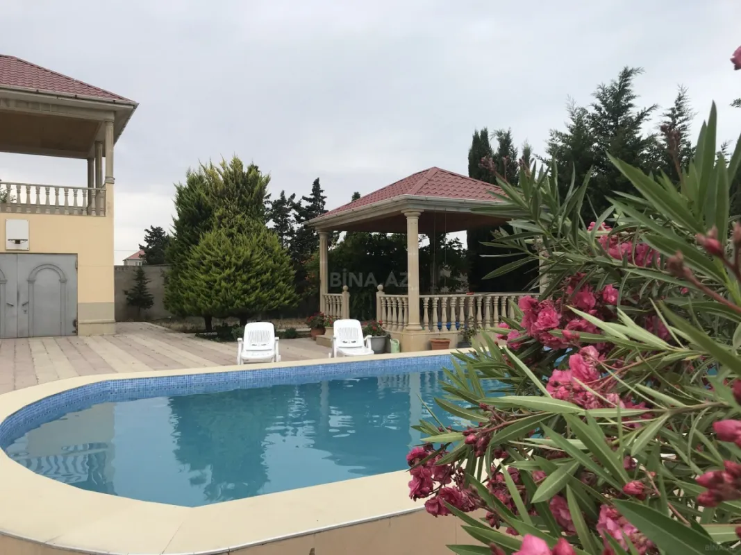 Satılır 6 otaqlı həyət evi 250 m²