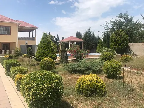 Satılır 6 otaqlı həyət evi 250 m²