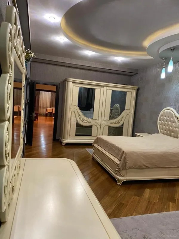 Satılır 3 otaqlı mənzil 155 m²