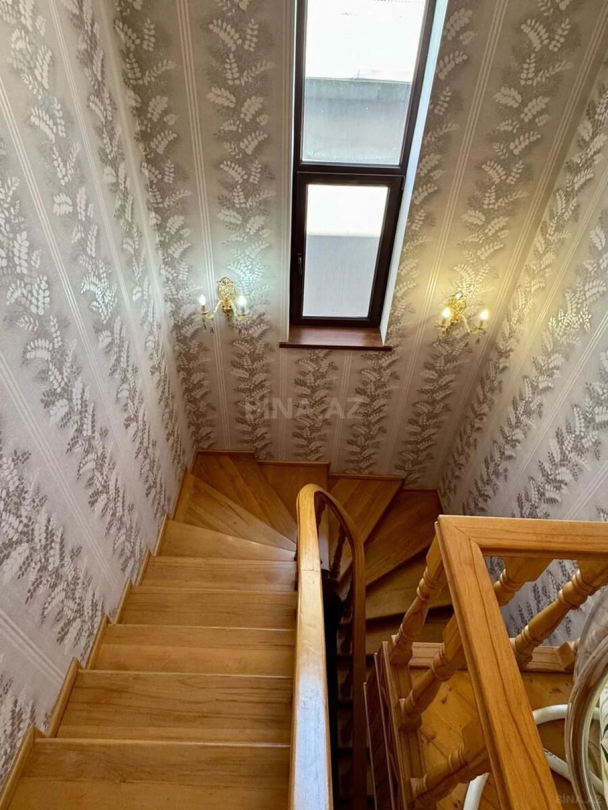 Satılır 6 otaqlı həyət evi 260 m²