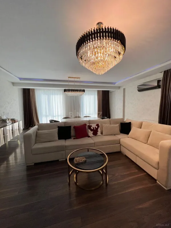 Satılır 4 otaqlı mənzil 147 m²