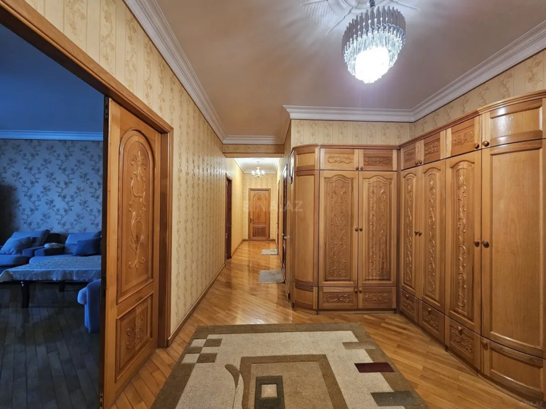 Satılır 3 otaqlı mənzil 135 m²