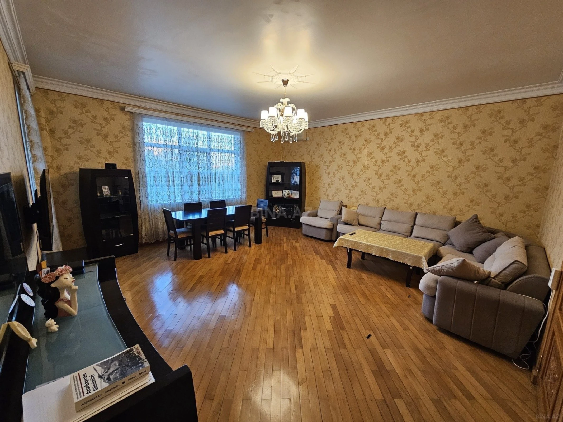 Satılır 3 otaqlı mənzil 135 m²