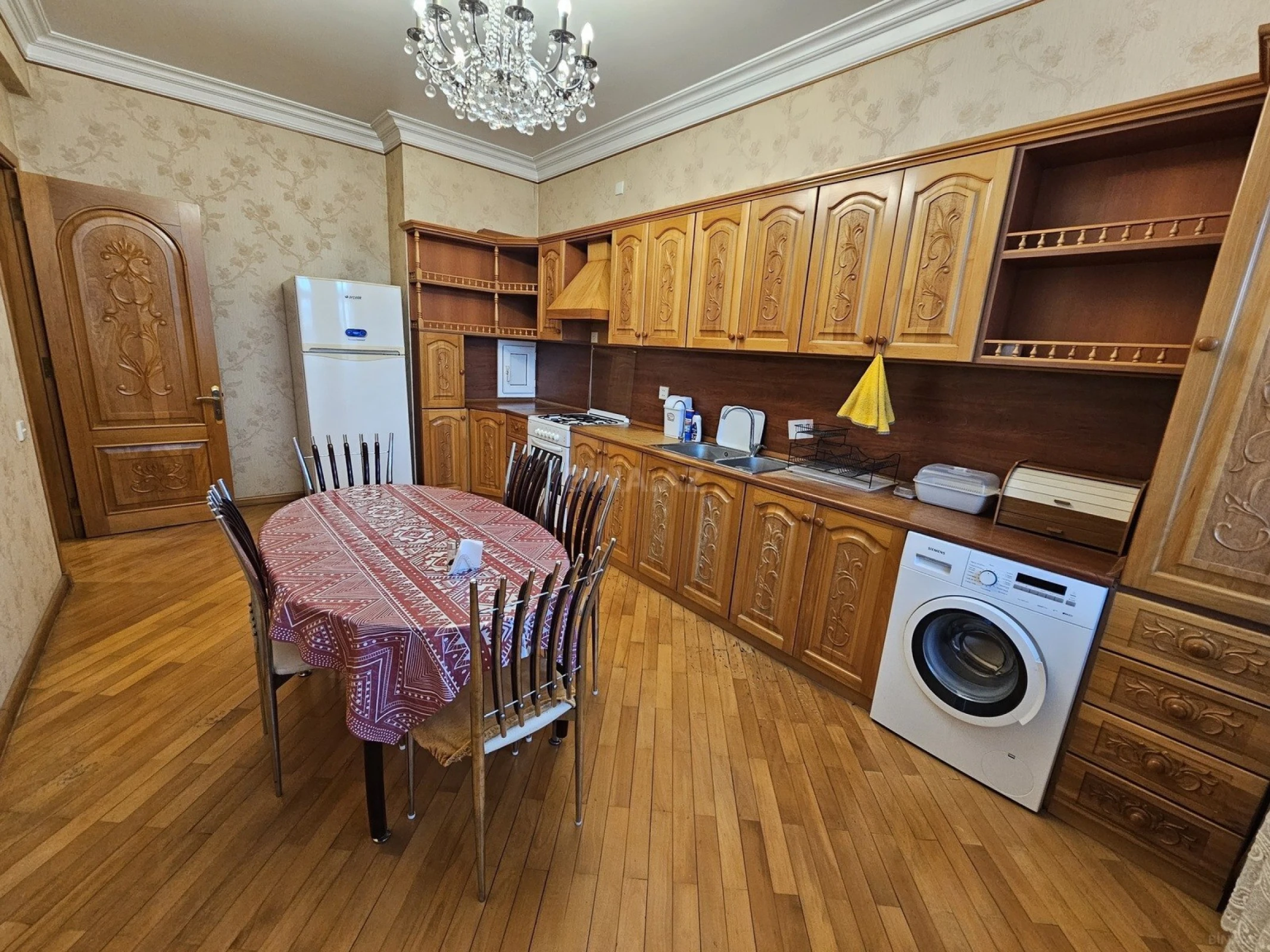 Satılır 3 otaqlı mənzil 135 m²