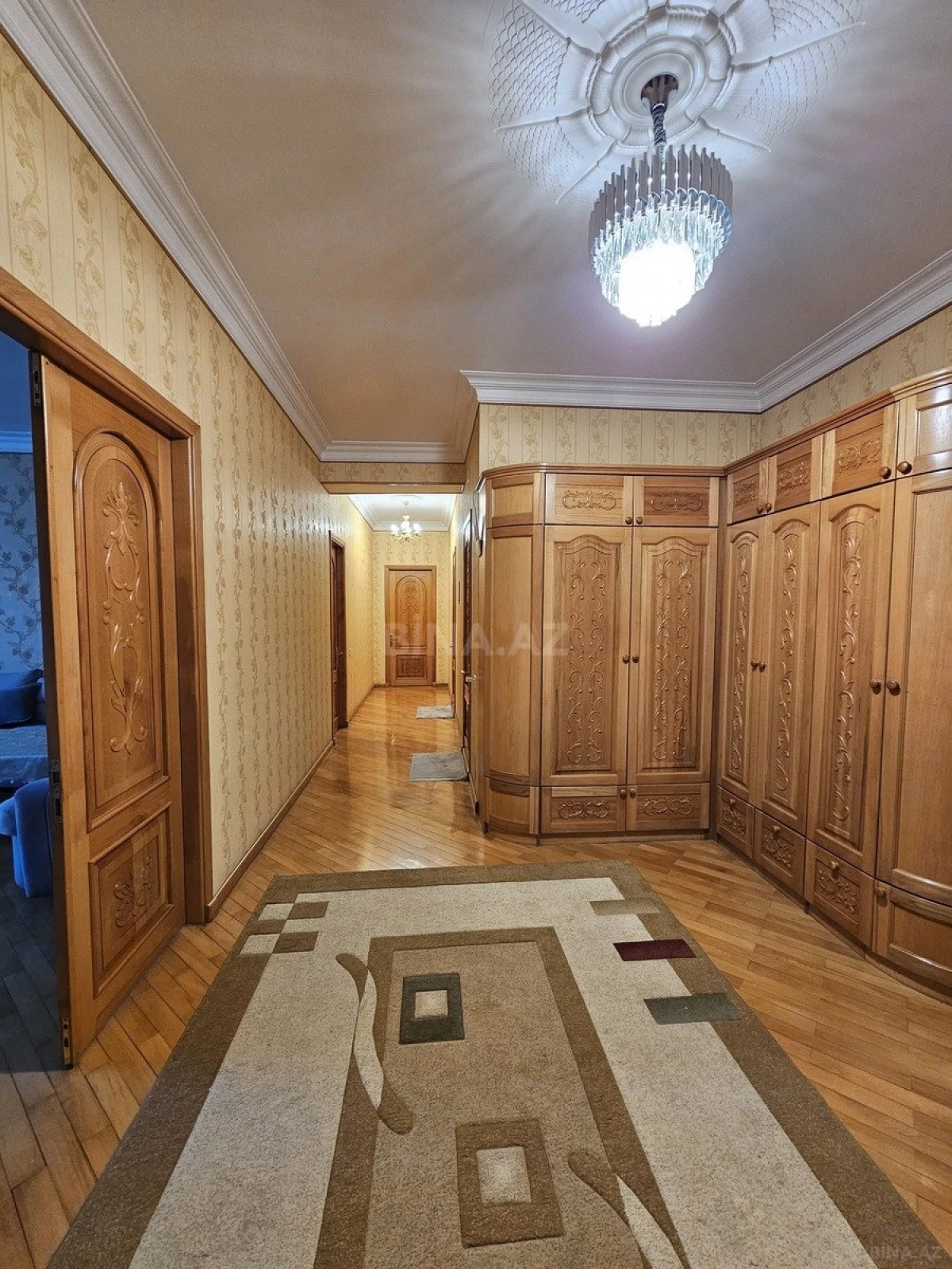Satılır 3 otaqlı mənzil 135 m²