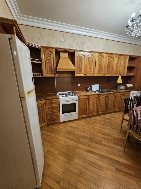 Satılır 3 otaqlı mənzil 135 m²