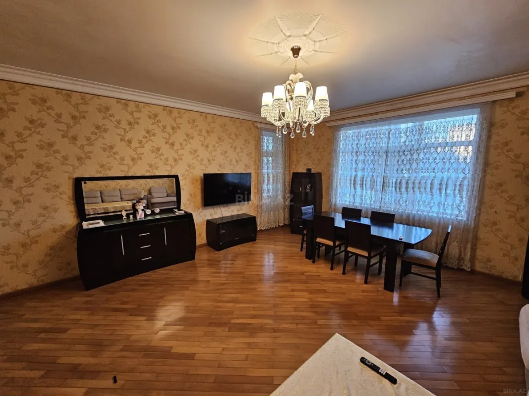Satılır 3 otaqlı mənzil 135 m²