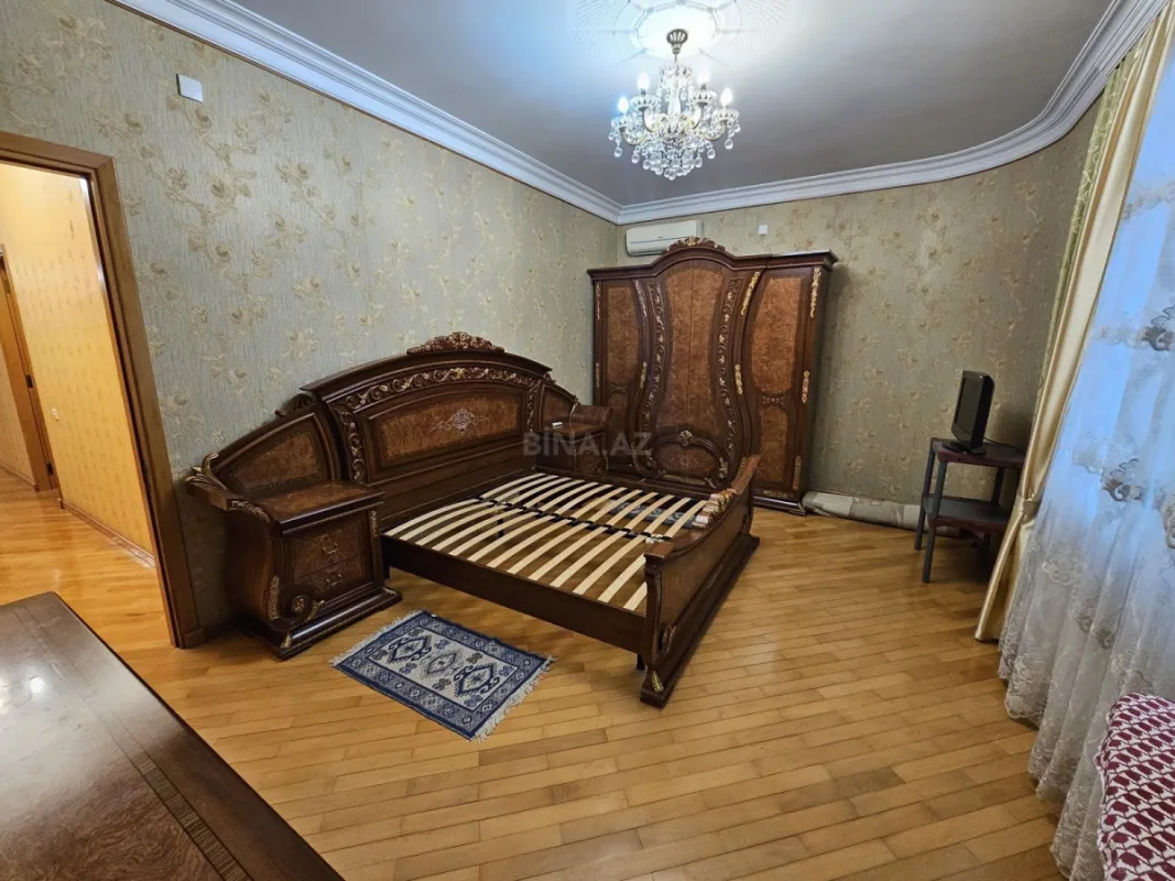 Satılır 3 otaqlı mənzil 135 m²