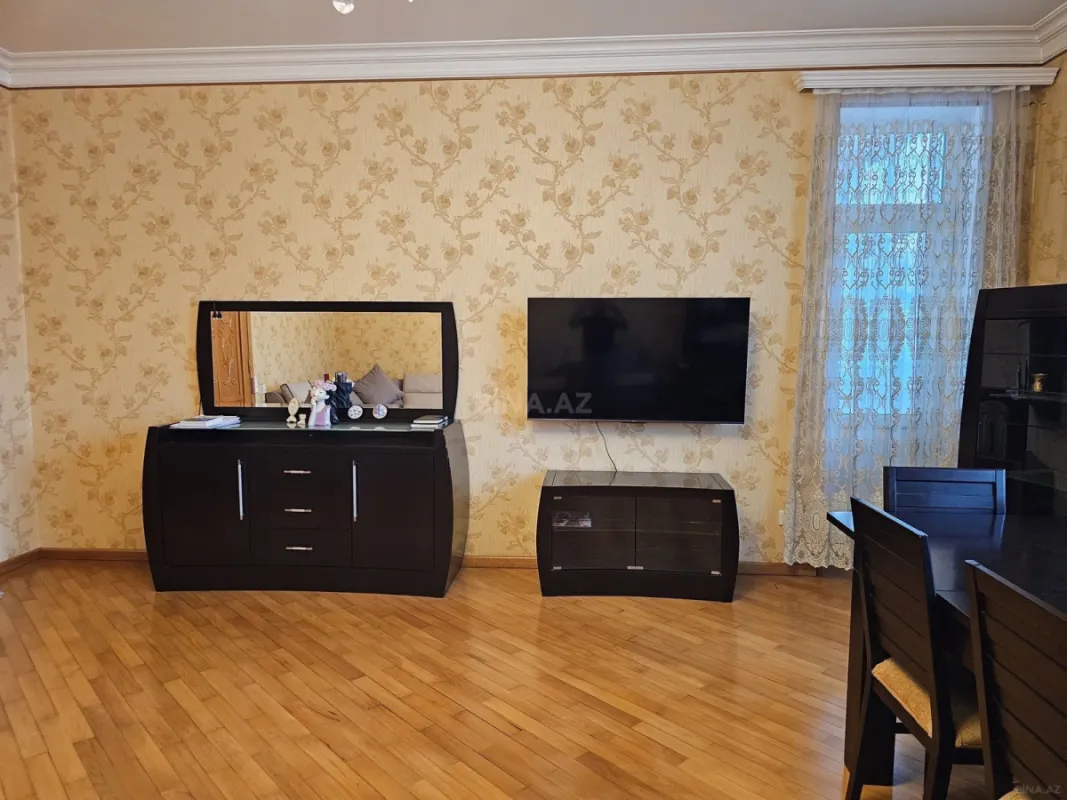 Satılır 3 otaqlı mənzil 135 m²