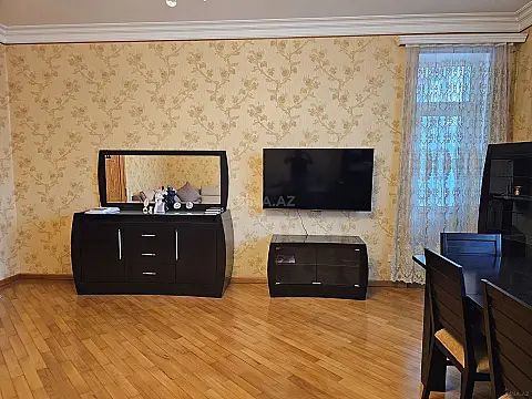 Satılır 3 otaqlı mənzil 135 m²