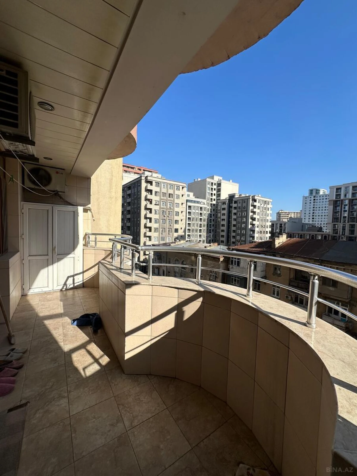 Satılır 3 otaqlı mənzil 170 m²