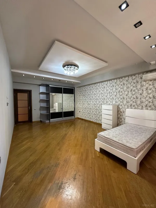 Satılır 3 otaqlı mənzil 170 m²