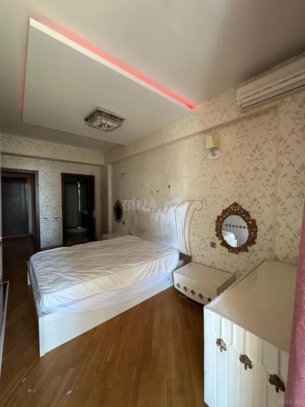 Satılır 3 otaqlı mənzil 170 m²