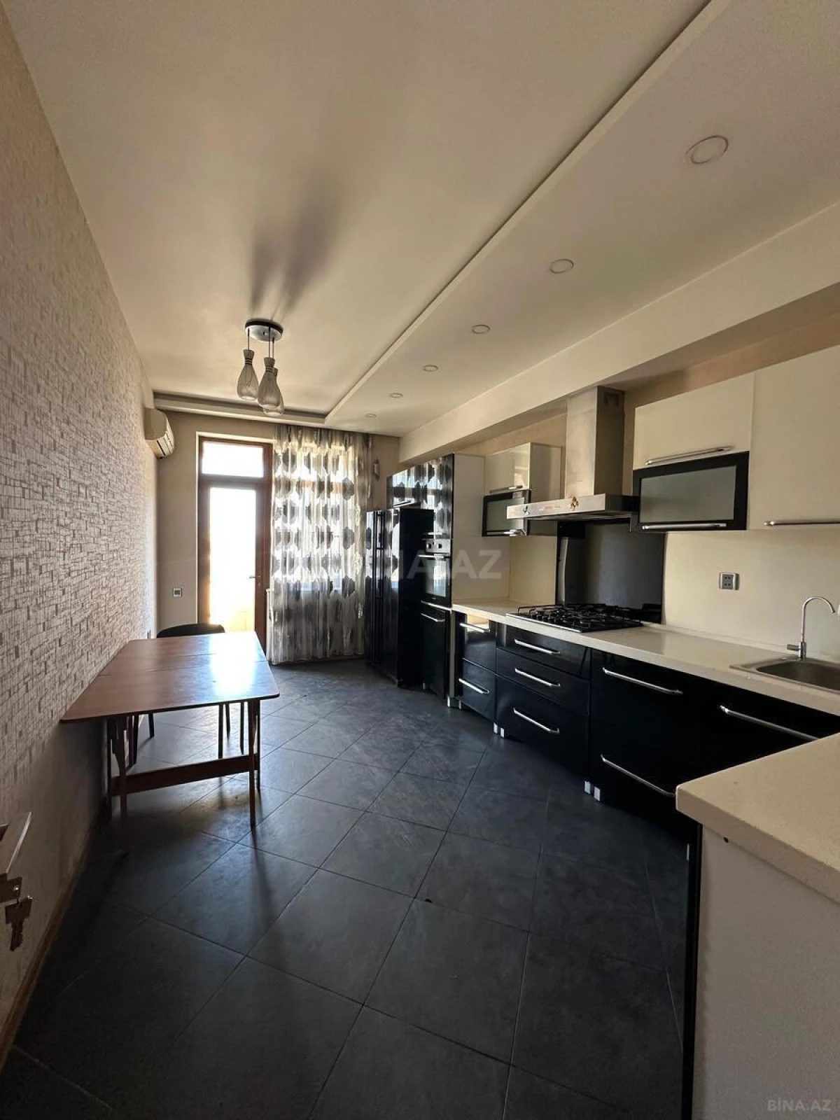 Satılır 3 otaqlı mənzil 170 m²
