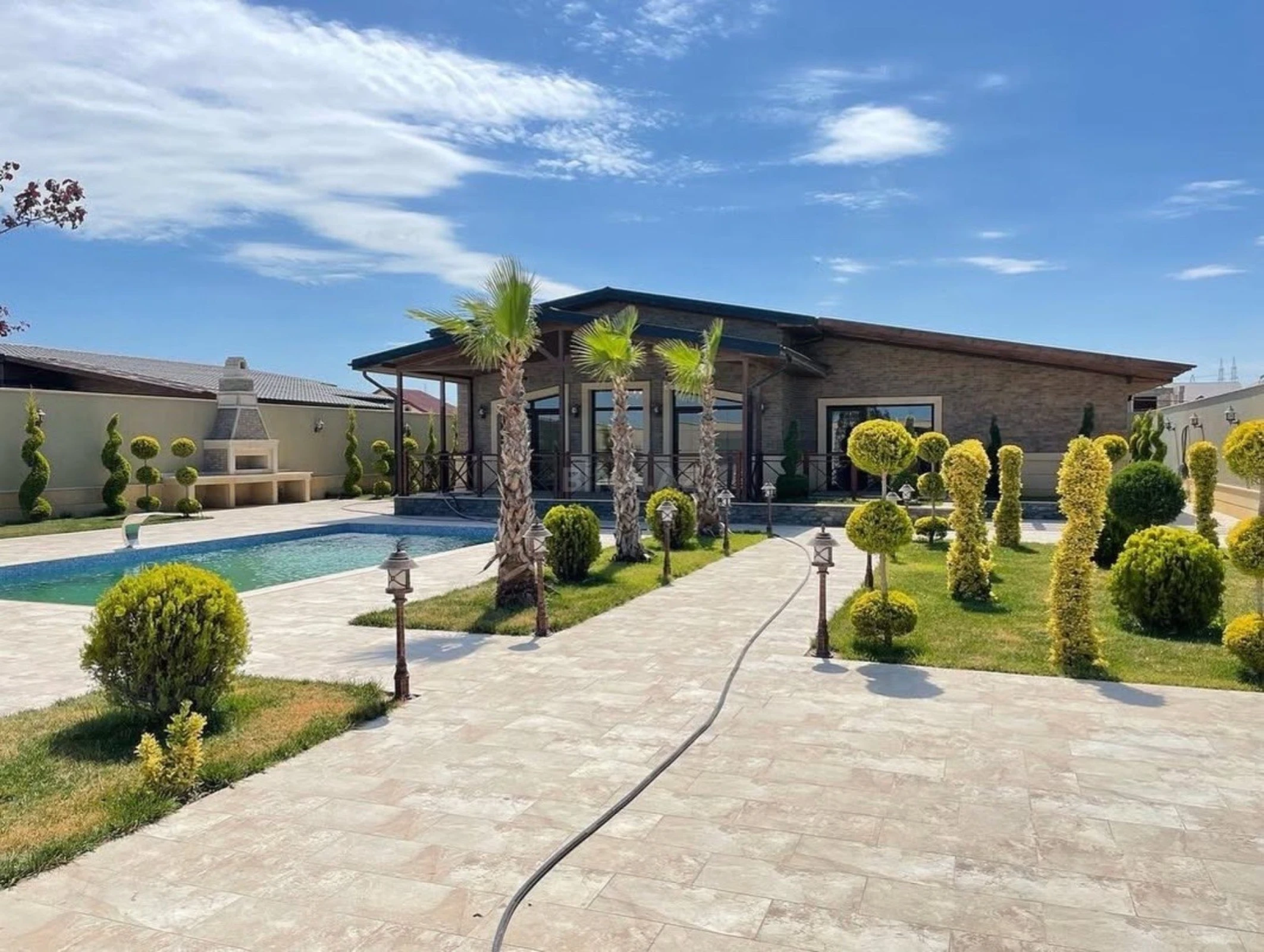 Kirayə verilir 4 otaqlı həyət evi 300 m²