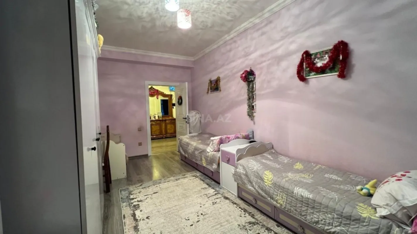 Satılır 3 otaqlı mənzil 124 m²