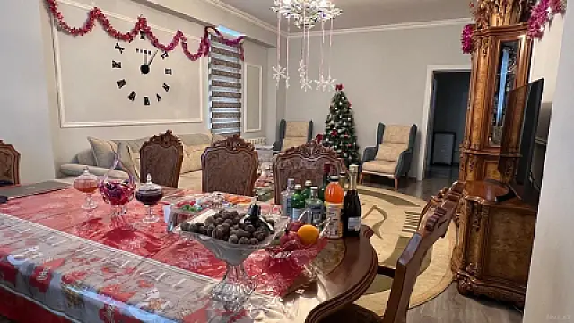 Satılır 3 otaqlı mənzil 124 m²