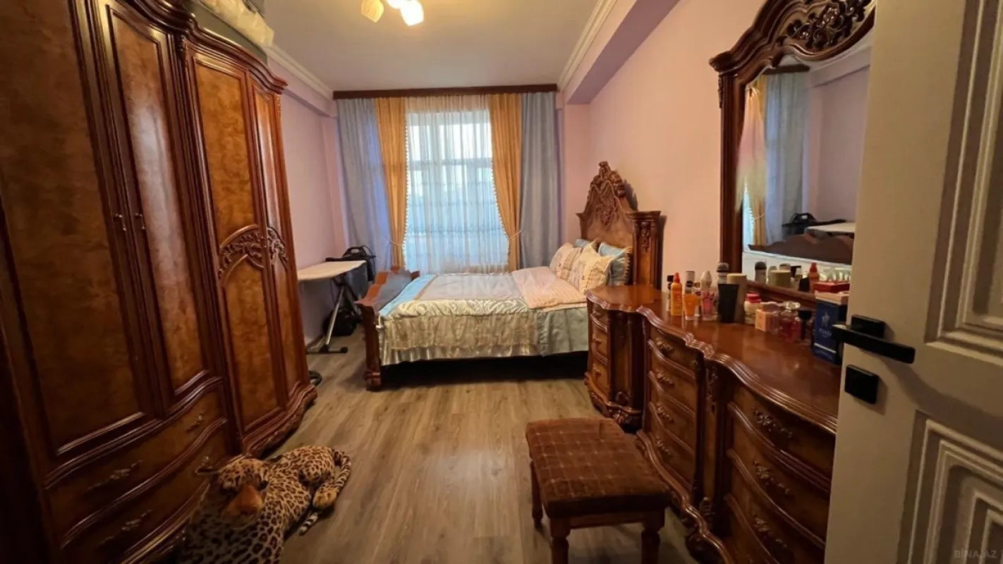Satılır 3 otaqlı mənzil 124 m²