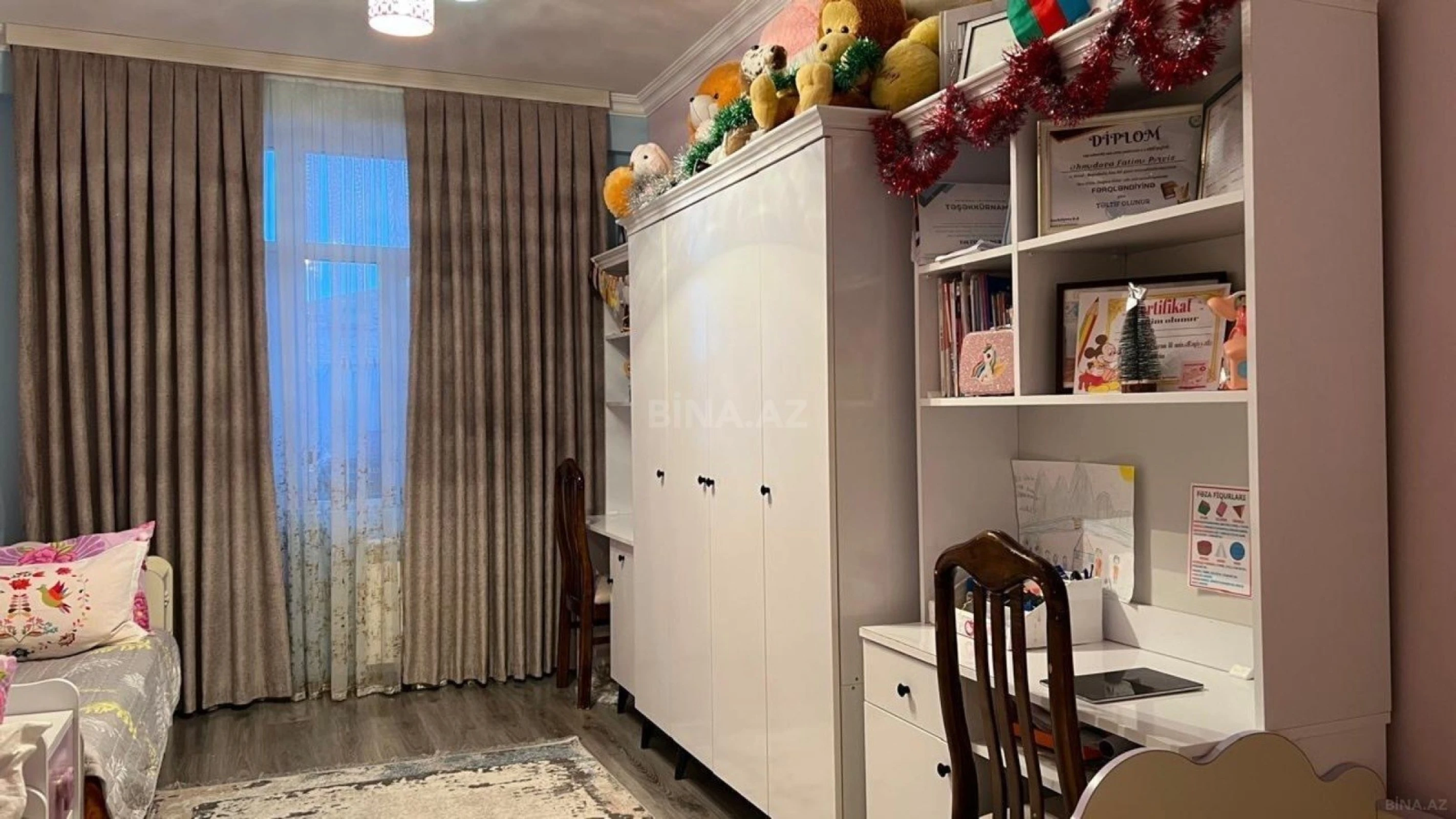 Satılır 3 otaqlı mənzil 124 m²