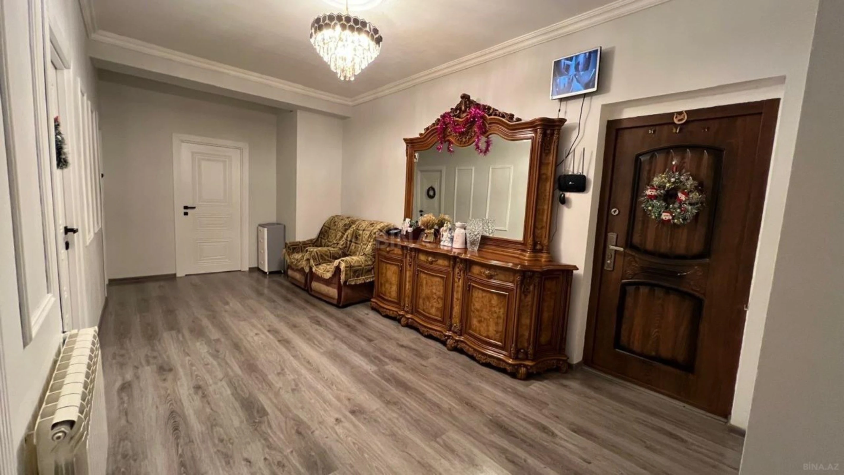 Satılır 3 otaqlı mənzil 124 m²
