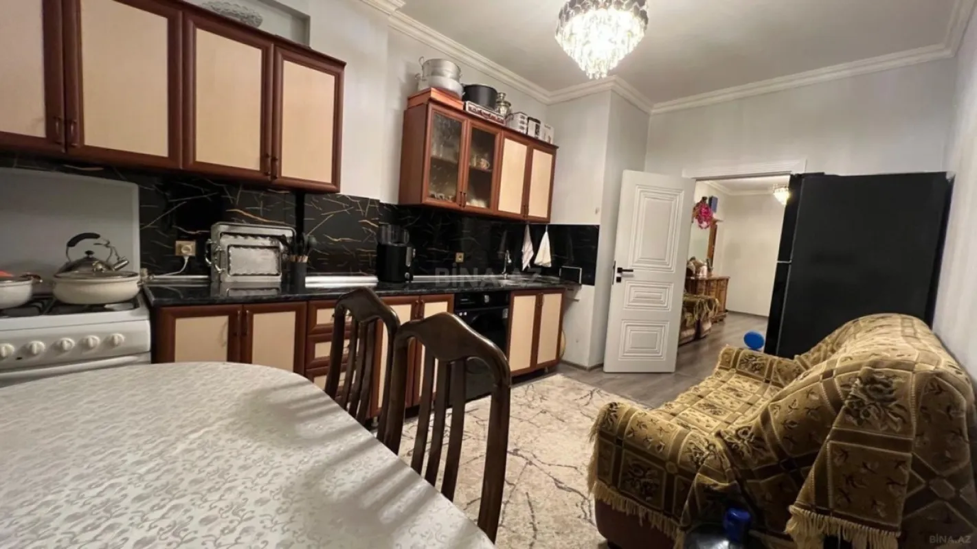 Satılır 3 otaqlı mənzil 124 m²