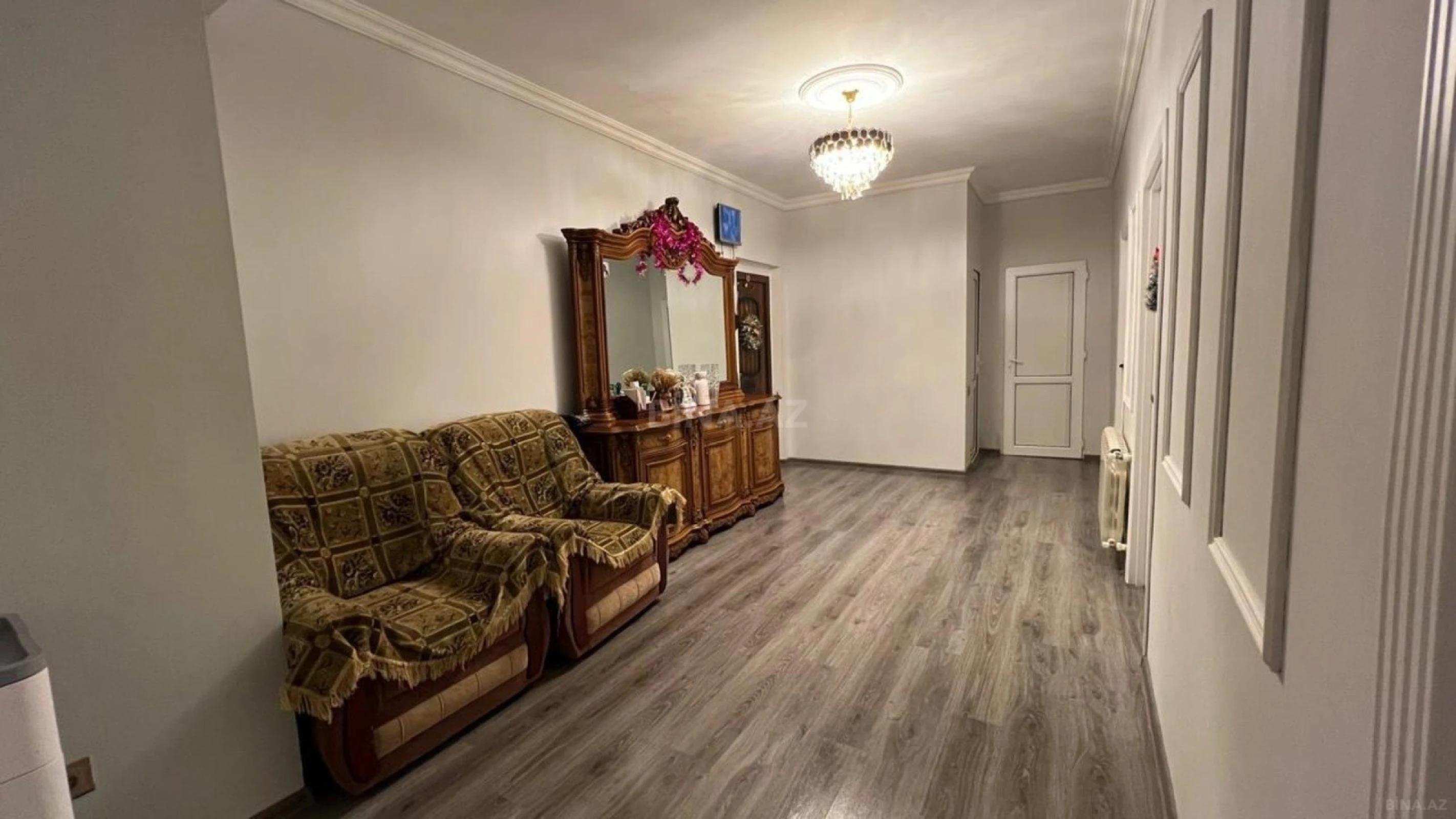 Satılır 3 otaqlı mənzil 124 m²