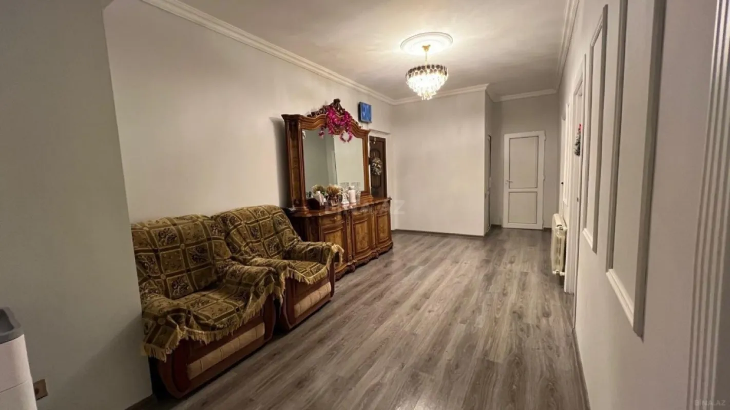 Satılır 3 otaqlı mənzil 124 m²