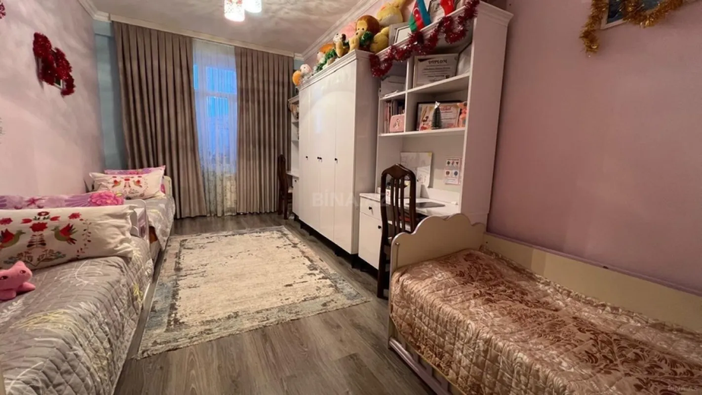 Satılır 3 otaqlı mənzil 124 m²