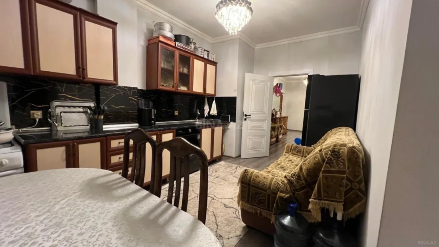 Satılır 3 otaqlı mənzil 124 m²