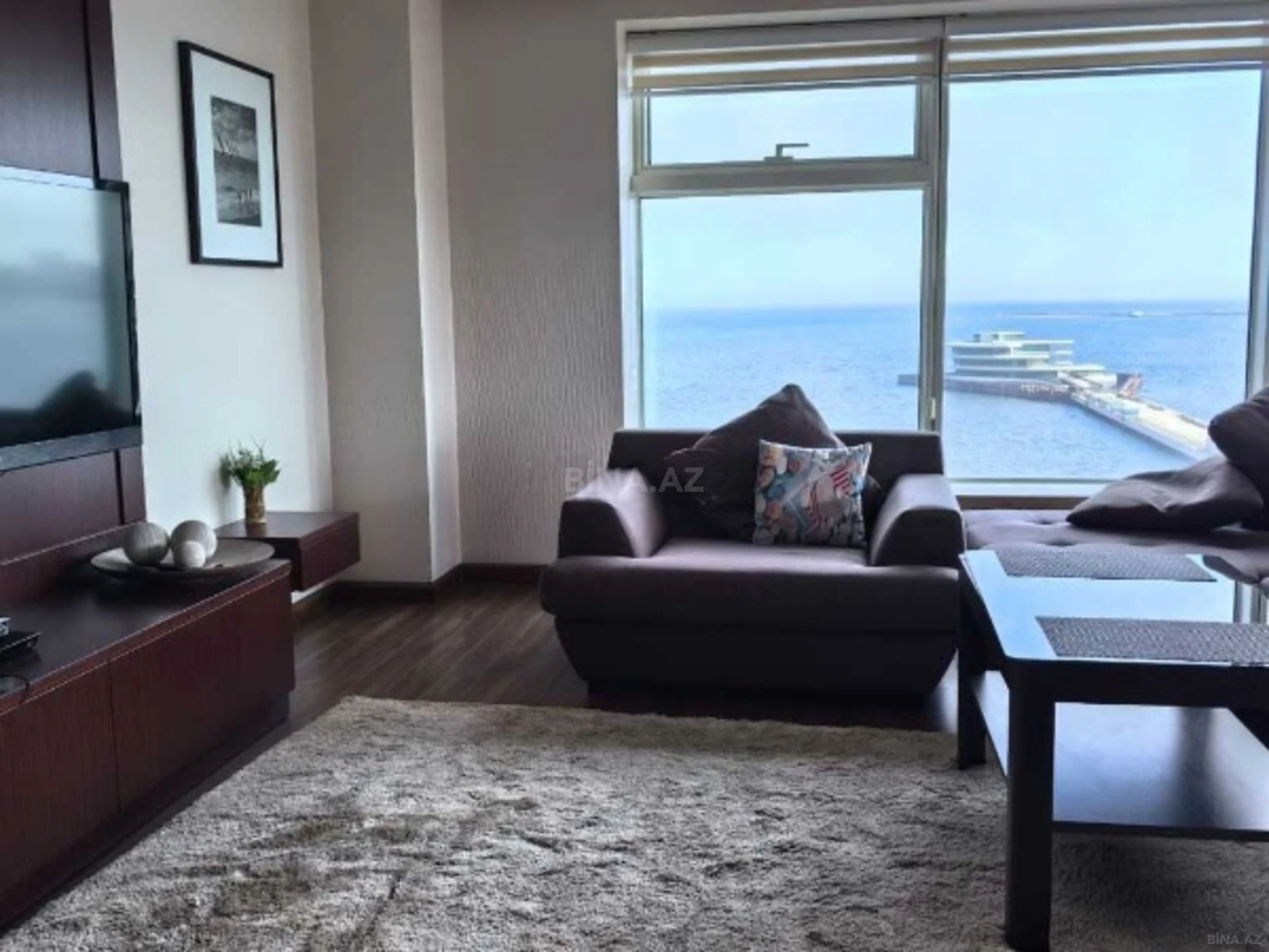Kirayə verilir 2 otaqlı mənzil 115 m²