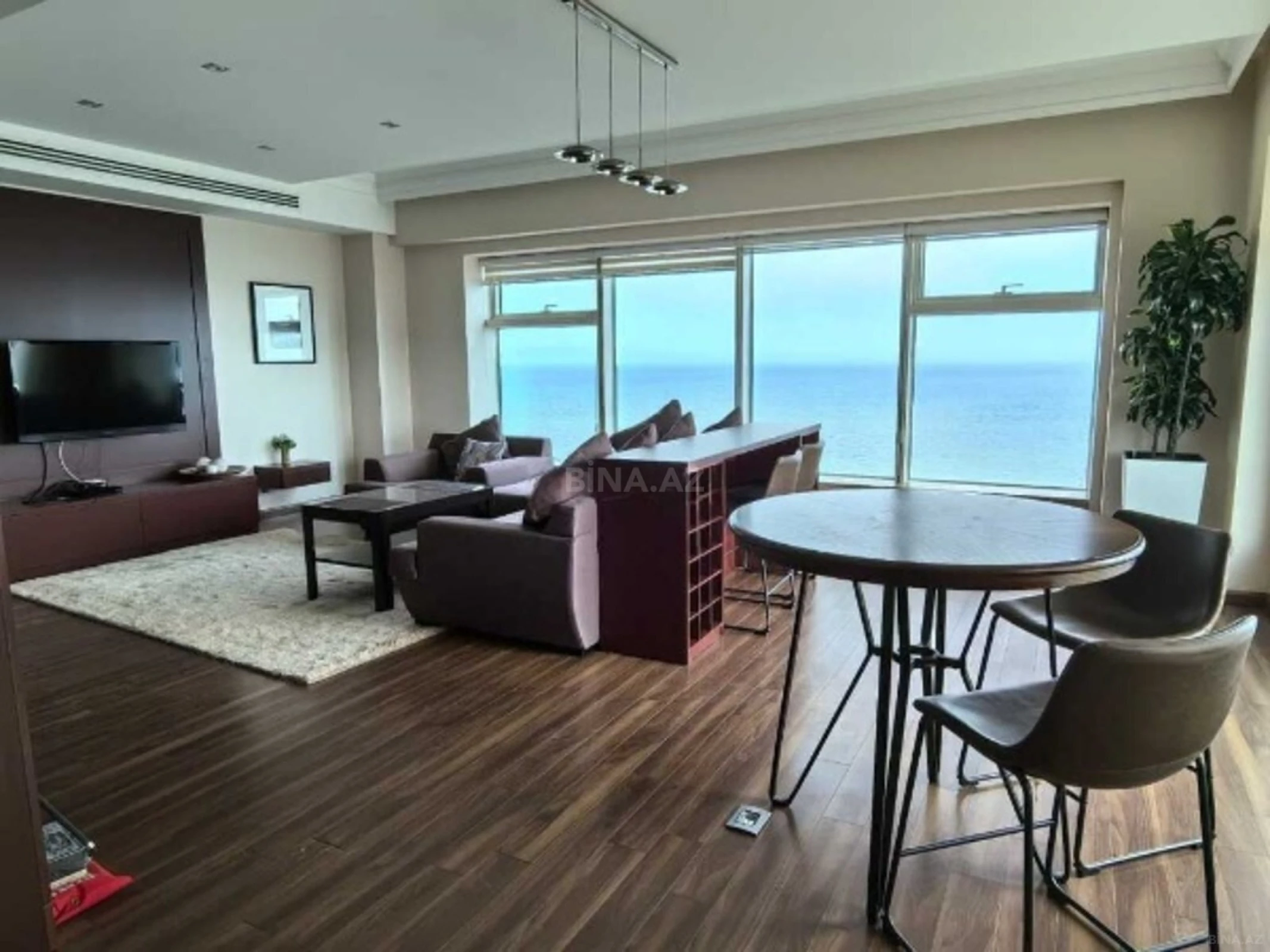 Kirayə verilir 2 otaqlı mənzil 115 m²