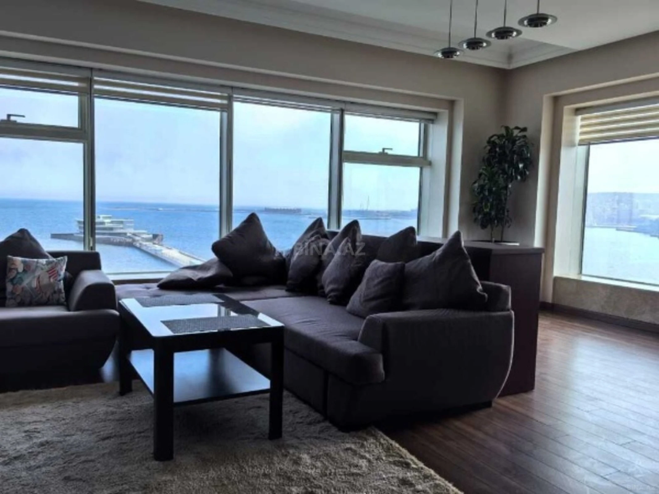 Kirayə verilir 2 otaqlı mənzil 115 m²