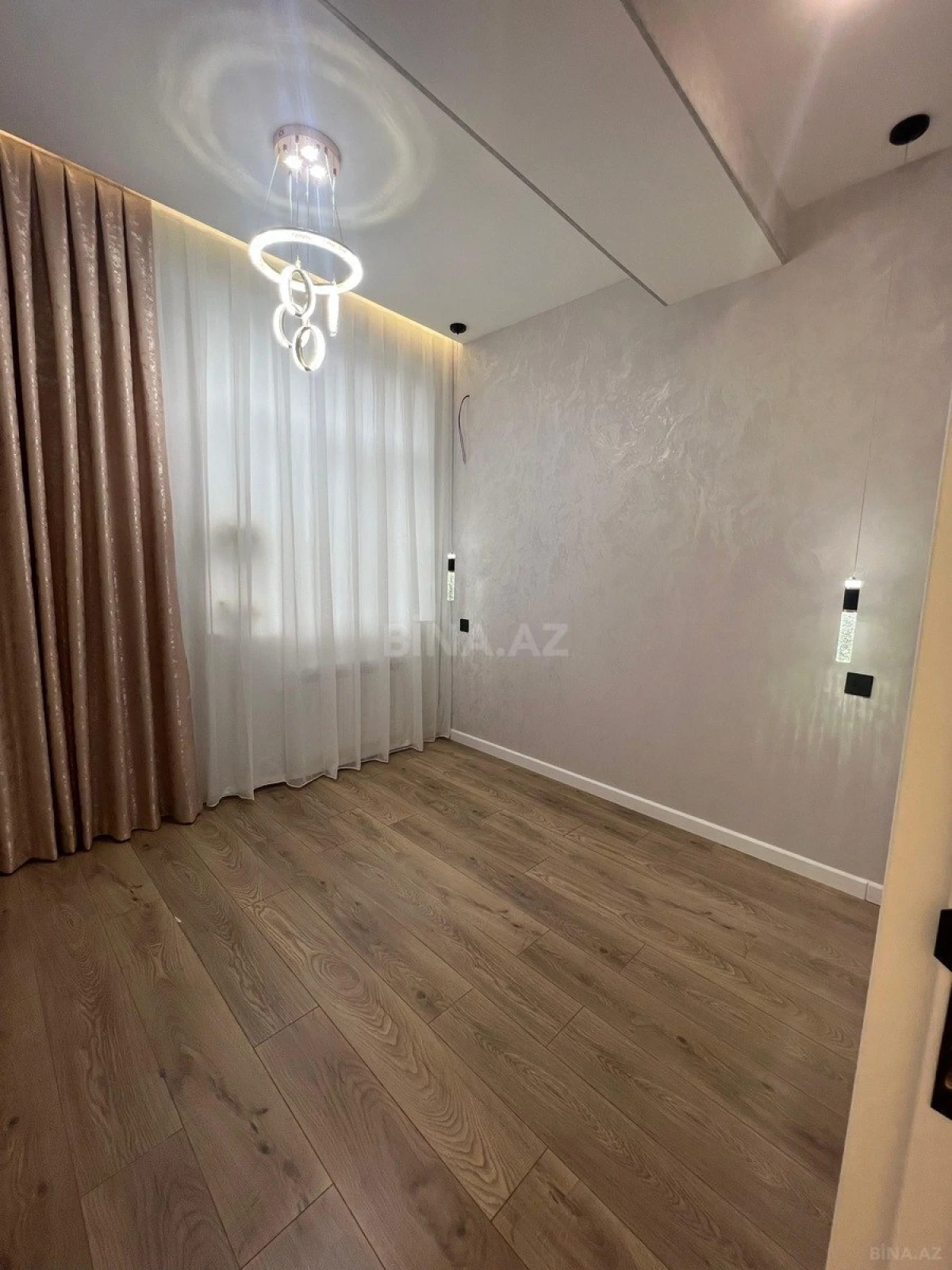Satılır 3 otaqlı mənzil 90 m²
