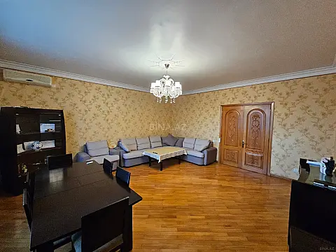 Satılır 3 otaqlı mənzil 135 m²