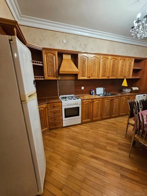 Satılır 3 otaqlı mənzil 135 m²