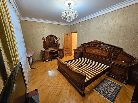 Satılır 3 otaqlı mənzil 135 m²
