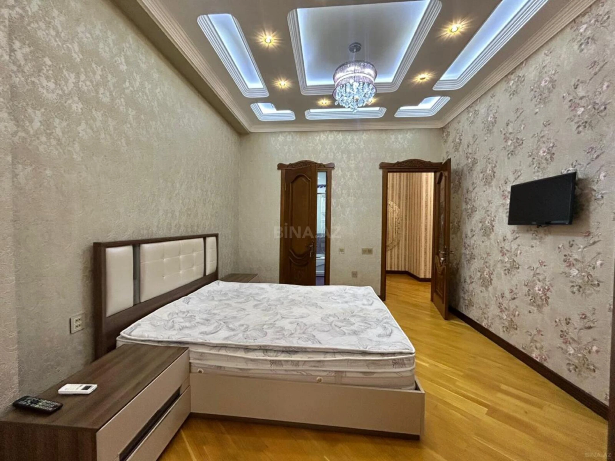 Kirayə verilir 2 otaqlı mənzil 113 m²