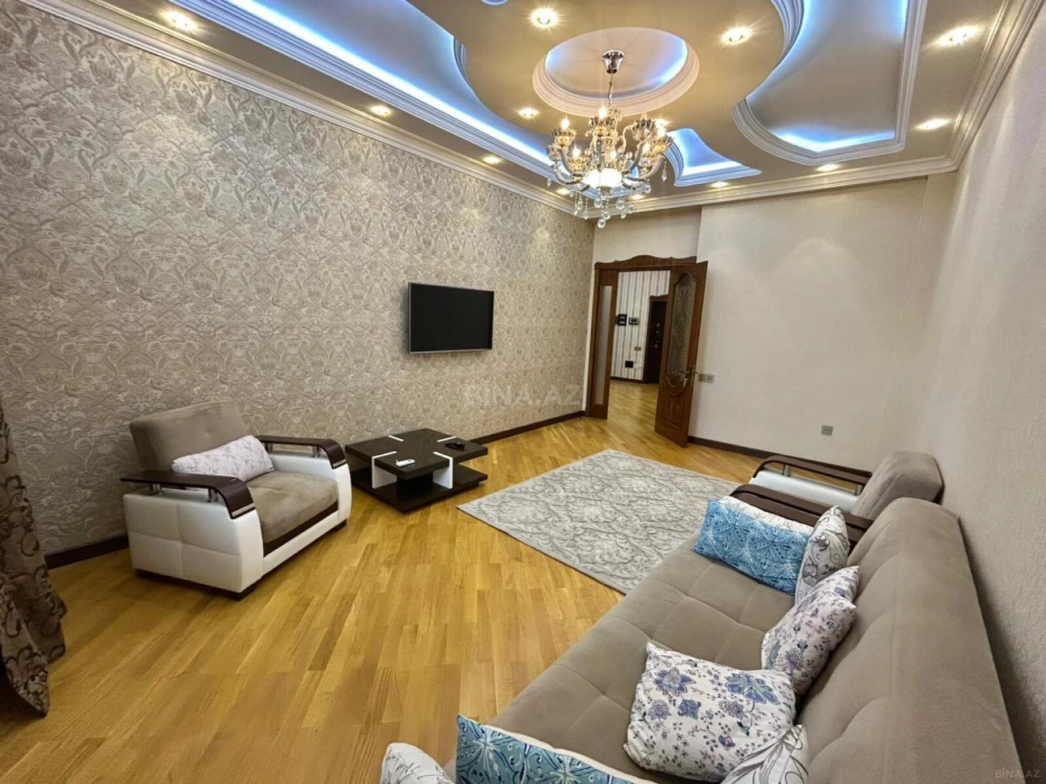 Kirayə verilir 2 otaqlı mənzil 113 m²
