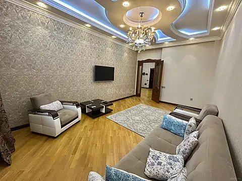 Kirayə verilir 2 otaqlı mənzil 113 m²