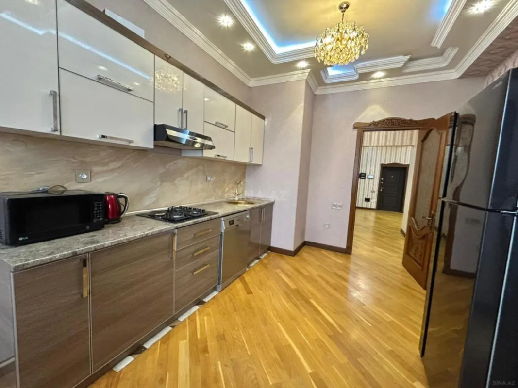 Kirayə verilir 2 otaqlı mənzil 113 m²