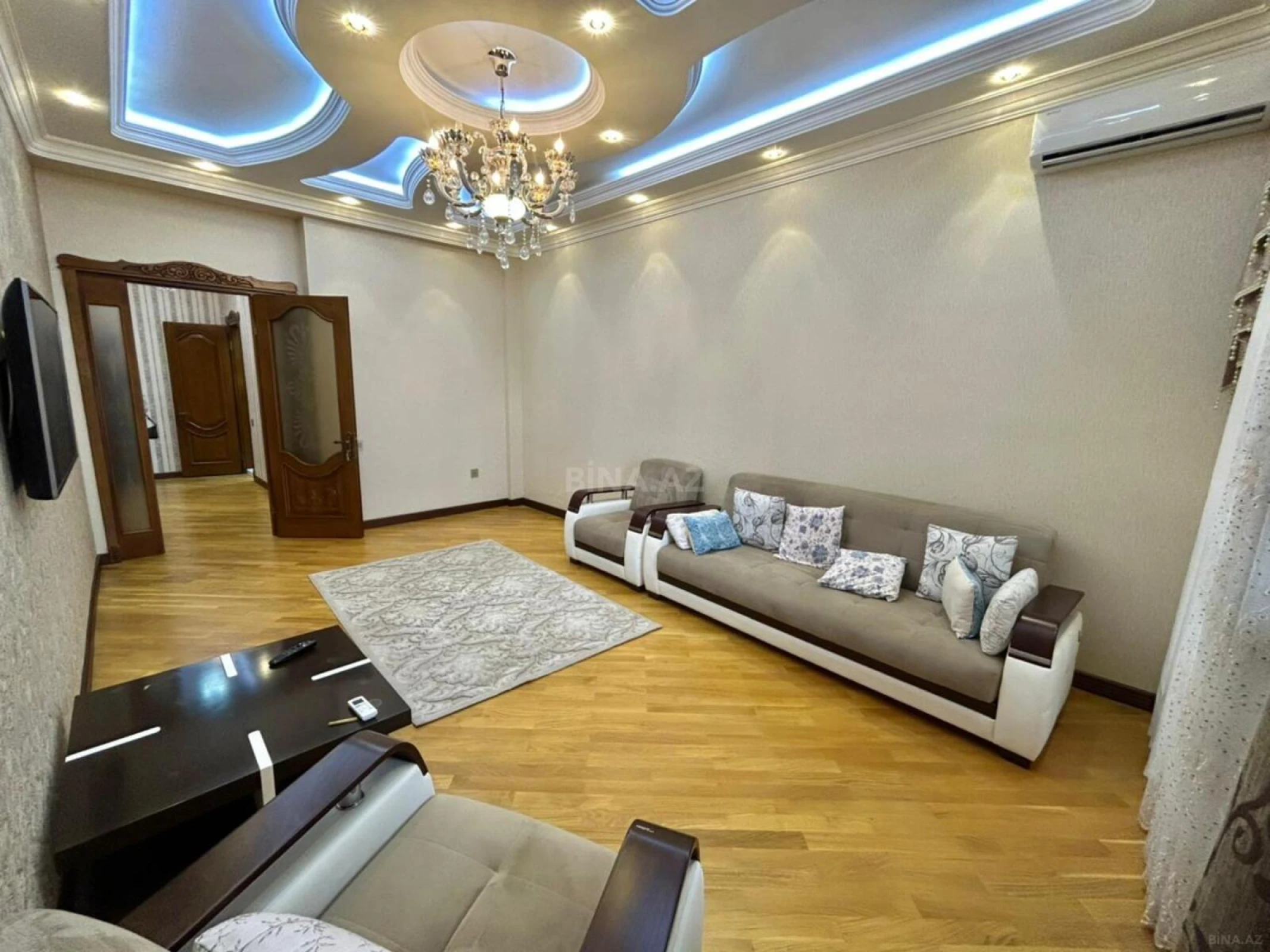 Kirayə verilir 2 otaqlı mənzil 113 m²