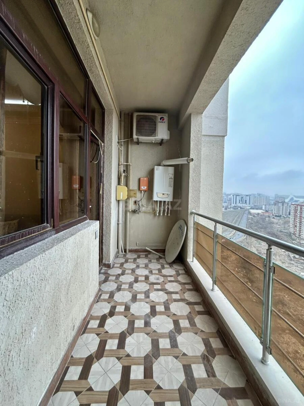 Kirayə verilir 2 otaqlı mənzil 113 m²