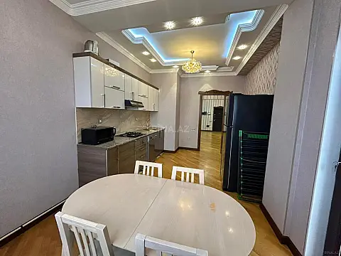 Kirayə verilir 2 otaqlı mənzil 113 m²