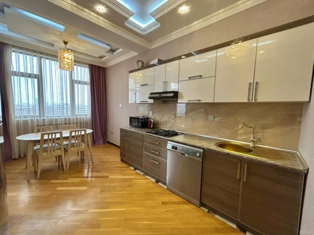 Kirayə verilir 2 otaqlı mənzil 113 m²