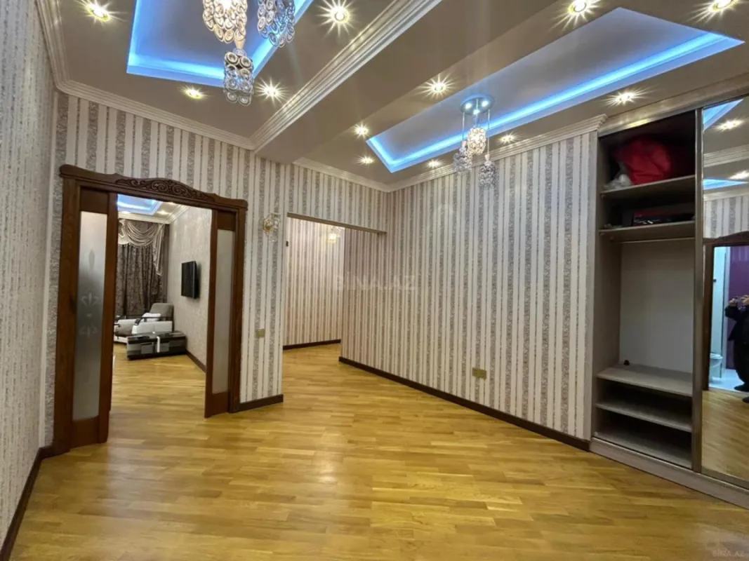 Kirayə verilir 2 otaqlı mənzil 113 m²